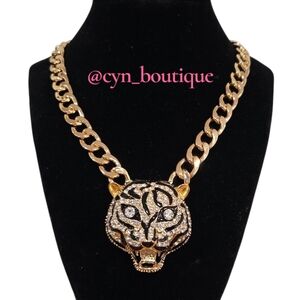 💛🔹️Natasha🔹️ Beautiful Unique Gold Tone  Tiger  Pendant 21in Long  Necklace